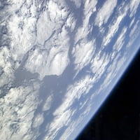 15 май, - Синя и бяла част от Земята и Чернотата на пространството са представени в това изображение, снимано от член на екипажа на