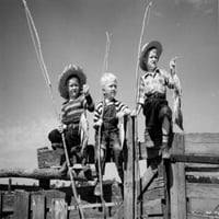 Момчета, седнали на ограда, държащи риболовни пръти и печат на плакат за риба